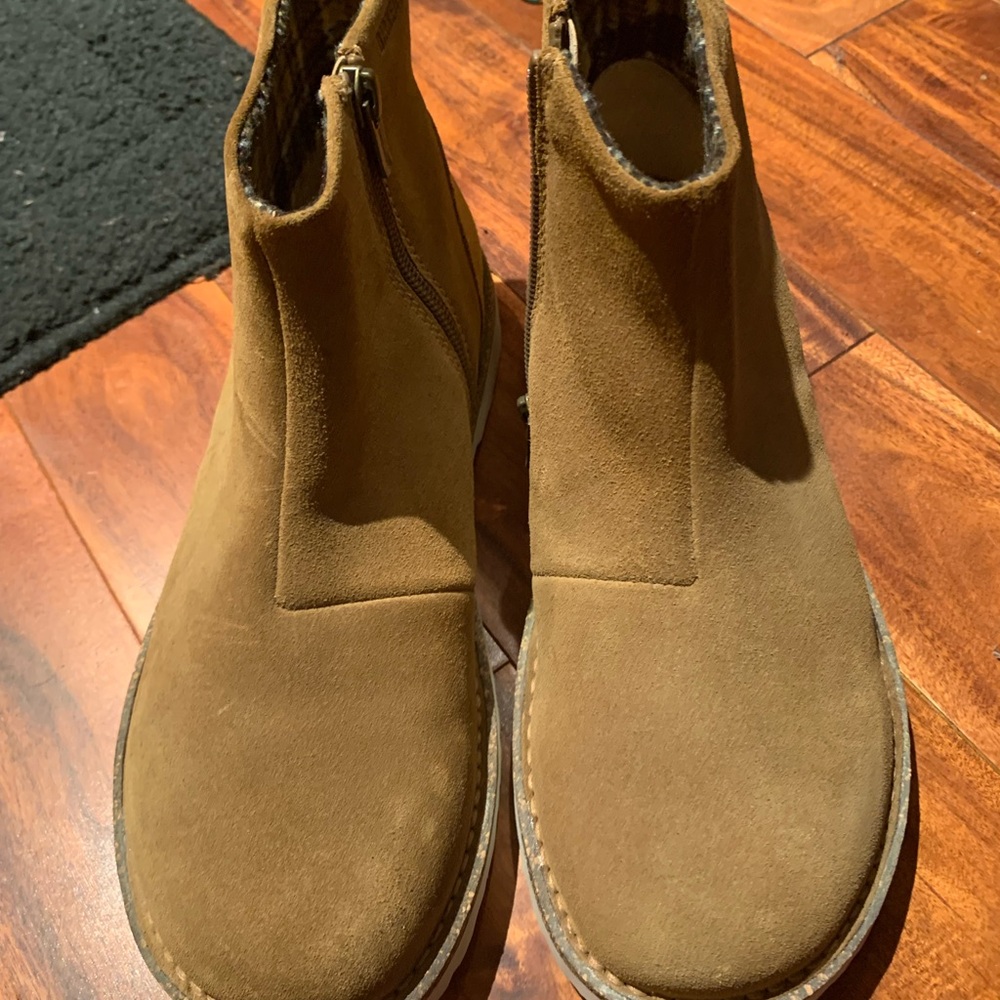 Men’s Birkenstock boots size 7 (40) see picture. Unisex size. Women size 9